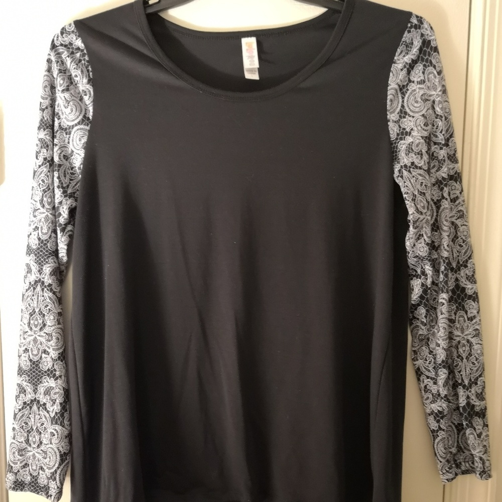 LuLaRoe Lynnae L tunic top Black Lace Print